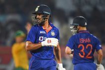 IND Vs SA ODI : ಸಿಕ್ಕಿರುವ ಅವಕಾಶಗಳನ್ನು ಬಳಸಿಕೊಳ್ಳಿ ಎಂದ ಆಕಾಶ್ ಚೋಪ್ರಾ