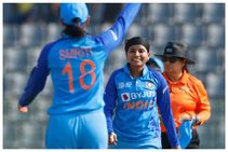 ಮಹಿಳಾ ಏಷ್ಯಾಕಪ್ ಫೈನಲ್: ಭಾರತದ ದಾಳಿಗೆ ಶ್ರೀಲಂಕಾ ತತ್ತರ, ಗಳಿಸಿದ್ದು 65 ರನ್‌, ಭಾರತಕ್ಕೆ ಗುರಿ 66 ರನ್!