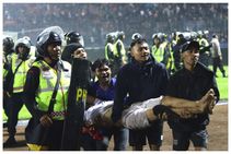 ಇಂಡೋನೇಷಿಯಾ ಫುಟ್ಬಾಲ್ ಸ್ಟೇಡಿಯಂನಲ್ಲಿ ಕಾಲ್ತುಳಿತ: ಸ್ಟೇಡಿಯಂ ನೆಲಸಮಕ್ಕೆ ಸರ್ಕಾರ ನಿರ್ಧಾರ