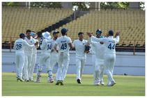 ಇರಾನಿ ಕಪ್: ಸೌರಾಷ್ಟ್ರ ತಂಡವನ್ನು 8 ವಿಕೆಟ್‌ಗಳಿಂದ ಮಣಿಸಿ ಇರಾನಿ ಕಪ್ ಗೆದ್ದ ರೆಸ್ಟ್ ಆಫ್ ಇಂಡಿಯಾ