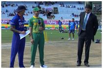 Ind vs SA 2nd ODI: ಟಾಸ್ ಕಾಯಿನ್ ನೀಡದೆ ಟ್ರೋಲ್ ಆದ ಮ್ಯಾಚ್ ರೆಫರಿ ಜಾವಗಲ್ ಶ್ರೀನಾಥ್