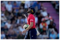 ಆಸ್ಟ್ರೇಲಿಯಾ vs ಇಂಗ್ಲೆಂಡ್: ಕ್ರೀಸ್ ಬಿಟ್ಟ ಜೋಸ್ ಬಟ್ಲರ್‌ಗೆ ಮಿಚೆಲ್ ಸ್ಟಾರ್ಕ್ ಎಚ್ಚರಿಕೆ