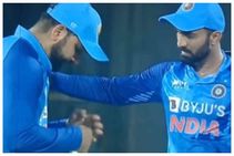 ಮೂಗಿನಲ್ಲಿ ರಕ್ತ ಸೋರುತ್ತಿದ್ರೂ, ಟೀಂ ಇಂಡಿಯಾವನ್ನ ಮುನ್ನಡೆಸಿದ ರೋಹಿತ್ ಶರ್ಮಾ!