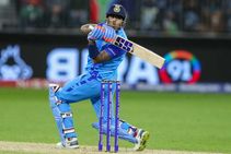 T20 World Cup 2022: ಸೂರ್ಯಕುಮಾರ್ ಬೌಲರ್‌ಗಳ ಮನಸ್ಸಿನೊಂದಿಗೆ ಆಡುತ್ತಾರೆ; ಪಾಕ್ ಕ್ರಿಕೆಟಿಗ