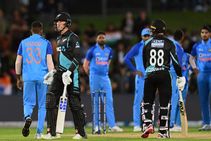 IND vs NZ: ಗ್ಲೆನ್ ಫಿಲಿಪ್ಸ್, ಡೆವೊನ್ ಕಾನ್ವೇ ಅರ್ಧಶತಕ, ಸಿರಾಜ್ ಮ್ಯಾಜಿಕ್ ಬೌಲಿಂಗ್ ಭಾರತದ ಗೆಲುವಿಗೆ ರನ್‌ಗಳ ಗುರಿ