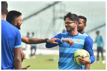 ವಿಜಯ್ ಹಜಾರೆ ಟ್ರೋಫಿ 2022: ಡೆಲ್ಲಿ ವಿರುದ್ಧ ಕರ್ನಾಟಕ ತಂಡಕ್ಕೆ 4 ವಿಕೆಟ್‌ಗಳ ಗೆಲುವು