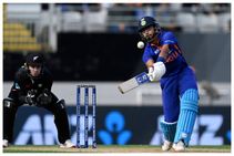 ಶ್ರೇಯಸ್ ಐಯ್ಯರ್ ಐತಿಹಾಸಿಕ ಸಾಧನೆ: ಬೆರಗು ಮೂಡಿಸುವ ಅಂಕಿಅಂಶಗಳು!