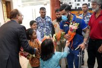 Ind vs Ban: ಢಾಕಾ ತಲುಪಿದ ರೋಹಿತ್ ಶರ್ಮಾ, ವಿರಾಟ್ ಕೊಹ್ಲಿಗೆ ಸ್ವಾಗತ ಕೋರಿದ ಮಕ್ಕಳು