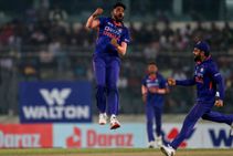 IND vs BAN: 2022ರಲ್ಲಿ ಭಾರತ ಪರ ಏಕದಿನ ಕ್ರಿಕೆಟ್‌ನಲ್ಲಿ ದೊಡ್ಡ ಸಾಧನೆ ಮಾಡಿದ ಮೊಹಮ್ಮದ್ ಸಿರಾಜ್