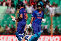Ind vs Ban 3rd ODI : 72ನೇ ಶತಕ ಗಳಿಸಿ ಬರೋಬ್ಬರಿ 5 ದಾಖಲೆಗಳನ್ನು ಮುರಿದ 'ಕಿಂಗ್ ಕೊಹ್ಲಿ'