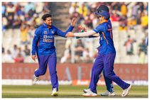 ಭಾರತ vs ಶ್ರೀಲಂಕಾ: ಈಡನ್ ಗಾರ್ಡನ್‌ನಲ್ಲಿ ಅಲ್ಪ ಮೊತ್ತಕ್ಕೆ ಲಂಕಾ ಪಡೆಯನ್ನು ಕಟ್ಟಿಹಾಕಿದ ಭಾರತೀಯ ಬೌಲರ್‌ಗಳು