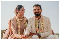 ವೈವಾಹಿಕ ಜೀವನಕ್ಕೆ ಕಾಲಿಟ್ಟ ಕೆಎಲ್ ರಾಹುಲ್- ಅಥಿಯಾ ಶೆಟ್ಟಿ: ಸಾಮಾಜಿಕ ಜಾಲತಾಣದಲ್ಲಿ ಫೋಟೋ ವೈರಲ್