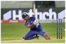 ಮುಂಬೈ ಸಿದ್ದಿವಿನಾಯಕ ದೇವಸ್ಥಾನಕ್ಕೆ ತೆರಳಿ ಆಶೀರ್ವಾದ ಪಡೆದ ಸೂರ್ಯಕುಮಾರ್ ಯಾದವ್