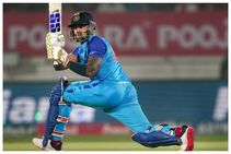 ಸೂರ್ಯಕುಮಾರ್ ಯಾದವ್ ಟೆಸ್ಟ್ ಮಾದರಿಗೆ ಸೇರ್ಪಡೆ ಬಗ್ಗೆ ಆಕಾಶ್ ಚೋಪ್ರ ಅಚ್ಚರಿಯ ಹೇಳಿಕೆ!