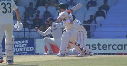 IND vs AUS: ಆಸೀಸ್ ಬ್ಯಾಟ್ಸ್‌ಮನ್‌ಗಳಿಗೆ 2 ಜೀವದಾನ ನೀಡಿದ ವಿರಾಟ್ ಕೊಹ್ಲಿ; ಆಸ್ಟ್ರೇಲಿಯಾ ಮಾಜಿ ಕ್ರಿಕೆಟರ್‌ನಿಂದ ಸಲಹೆ