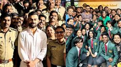 ಬೆಂಗಳೂರಿನಲ್ಲಿ ವಿರಾಟ್ ಕೊಹ್ಲಿ ಹವಾ; ವಿದ್ಯಾರ್ಥಿಗಳು, ಪೊಲೀಸರೊಂದಿಗೆ ಪೋಸ್ ಕೊಟ್ಟ ಆರ್‌ಸಿಬಿ ಕಿಂಗ್