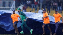 India vs Pakistan Match: ಮಳೆ ಬರುತ್ತಿದ್ದಂತೇ ಮೈದಾನದ ಸಿಬ್ಬಂದಿಗೆ ಸಹಾಯಹಸ್ತ ಚಾಚಿದ ಪಾಕ್ ಆಟಗಾರ; ಮೆಚ್ಚುಗೆ