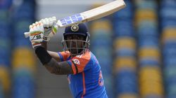 ಮೈದಾನ ಬೇರೆ, ಜೆರ್ಸಿ ಬಣ್ಣ ಬೇರೆ, ಆದರೆ ಸೂರ್ಯಕುಮಾರ್‌ ಖದರ್‌ ಒಂದೇ