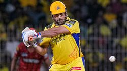 RCB ವಿರುದ್ಧ ಒಂದು ಸಿಕ್ಸರ್ ಬಾರಿಸುತ್ತಿದ್ದಂತೆ ದಾಖಲೆ ಬರೆದ ಎಂಎಸ್ ಧೋನಿ