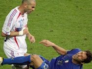 ഏറ്റമുട്ടലിന് ശേഷം മാറ്റരാസിയും സിദാനും മുഖാമുഖം