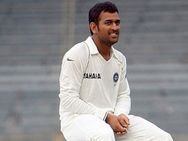 ഗ്യാലറിക്കായല്ല രാജ്യത്തിനായി കളിക്കൂ: ധോണി