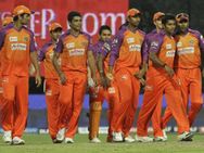 കൊമ്പന്‍മാര്‍ മണല്‍ക്കാട്ടില്‍