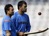 സച്ചിനും ധോണിയ്ക്കും ക്ഷേത്രം പണിയുന്നു