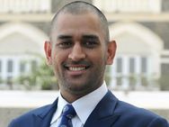 മെസ്സിയുടെ ഒപ്പുള്ള ടിഷര്‍ട്ടിനായി ധോണി