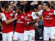 വാന്‍പേഴ്‌സിയ്ക്ക് ഹാട്രിക്, ആഴ്‌സണല്‍ ചെല്‍സിയെ തകര്‍ത്തു