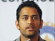 സച്ചിനെ സമ്മര്‍ദ്ദത്തിലാക്കരുത്: ധോണി