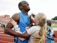 ബോള്‍ട്ട് ഇടിച്ച പെണ്‍കുട്ടി നെറ്റില്‍ തരംഗം