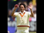 സച്ചിനെ ബൗണ്ടറി പറത്തി യുവരാജിന് സെഞ്ചുറി