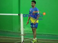 ധോണിക്ക് ബാഡ്മിന്റണും വഴങ്ങും