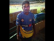 ബെറ്റ് വെച്ച് ഷര്‍ട്ട് പോയി, നഗ്നനായി ബ്രാവോ കളംവിട്ടു