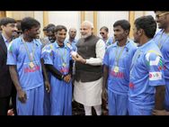 അന്ധക്രിക്കറ്റ് ജേതാക്കള്‍ക്കൊപ്പം നരേന്ദ്ര മോദി