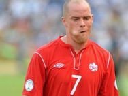 മികച്ച കളിക്കാരന്‍ ഇയാന്‍ ഹ്യൂം; മികച്ച ആരാധകര്‍ക്കുള്ള പുരസ്‌കാരം കൊച്ചിക്ക്