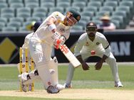 ക്യാച്ചുകള്‍ കളഞ്ഞു, ഇന്ത്യ നാലാം ടെസ്റ്റിലും പിന്നില്‍