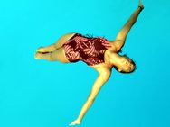 നീന്തല്‍കുളത്തിലെ കാഴ്ചകള്‍ കാണാം...