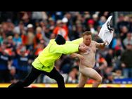 ലോകകപ്പ് ക്രിക്കറ്റിനിടെ ഗ്രൗണ്ടില്‍ നഗ്നയോട്ടം