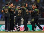 ഇന്ത്യയോട് തോറ്റ പാക് താരങ്ങള്‍ കോച്ചിനെയും വെറുതെവിട്ടില്ല