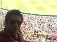 സച്ചിന്‍ ആദ്യമായി ഗാലറിയിലിരുന്ന് കളികണ്ടു; ധോണിയും കൂട്ടരും വിരുന്നൊരുക്കി