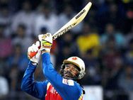 കാന്‍ബറയില്‍ ഗെയ്‌ലിസം, സേവാഗും രോഹിതും കഷ്ടി രക്ഷപ്പെട്ടു