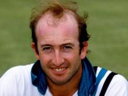 ജീവിക്കാന്‍ വകയില്ല; ന്യൂസിലന്‍ഡ് ഓള്‍റൗണ്ടര്‍ ക്രിസ് ഹാരീസ് മരുന്നു വില്‍ക്കുന്നു