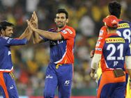 സഹീര്‍ഖാന്‍ യൂ ബ്യൂട്ടി (4-1-9-2): ഇരകള്‍ ധോണിയും മക്കുല്ലവും!