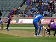 അടിയോടടി; സച്ചിന്‍ ബ്ലാസ്റ്റേഴ്‌സിന് ജയിക്കാന്‍ 20 ഓവറില്‍ 263 റണ്‍സ്!