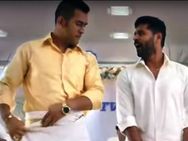 പ്രഭുദേവയ്‌ക്കൊപ്പം ധോണിയുടെ 'മുണ്ട് ഡാന്‍സ്', വീഡിയോ വൈറലാകുന്നു...