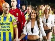 വാലന്റൈന്‍സ് ദിനത്തില്‍ അര്‍ദ്ധനഗ്ന സുന്ദരികളുമായി കളത്തിറങ്ങി ഫുട്‌ബോള്‍ താരങ്ങള്‍