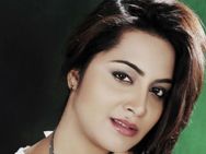 ഇന്ത്യ ജയിച്ചു, ആര്‍ഷി ഖാന്‍ വാക്കുപാലിച്ചു, തുണിയുരിഞ്ഞു.. വീഡിയോ കാണൂ...