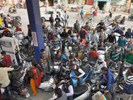 കൂട്ടി കൂട്ടി അവസാനം കുറച്ചു; പെട്രോളിന് കുറഞ്ഞത് 74 പൈസ, ഡീസലിന് 1.30 രൂപ!