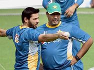 അഫ്രീദിക്ക് പിന്നാലെ വഖാര്‍ യൂനിസും രാജിവെച്ചു; പാക് ക്രിക്കറ്റ് ഇനി എങ്ങോട്ട്?